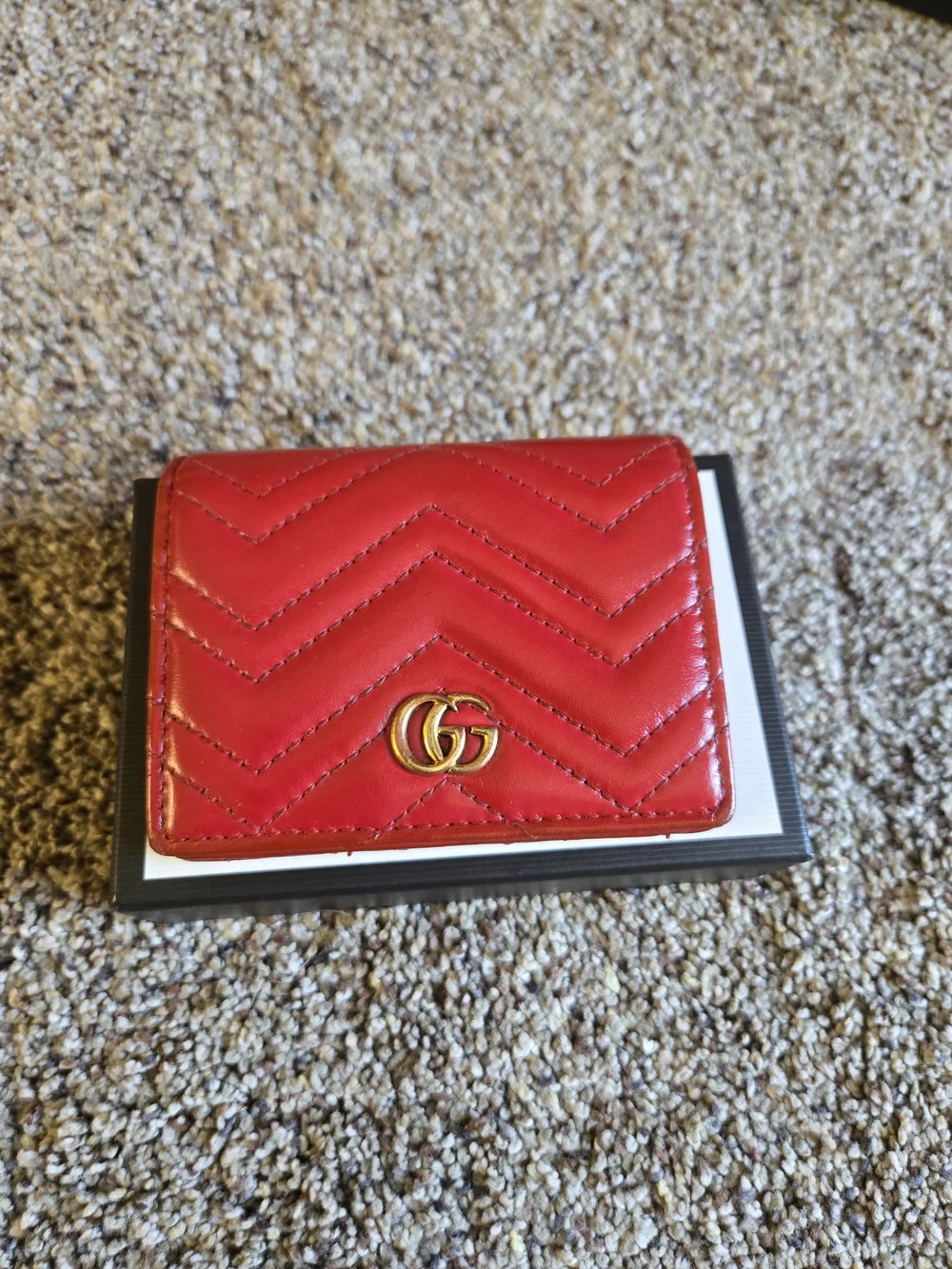Gucci Red Quilted Leather Compact Wallet with Gold Double G - Picture 7 of 9